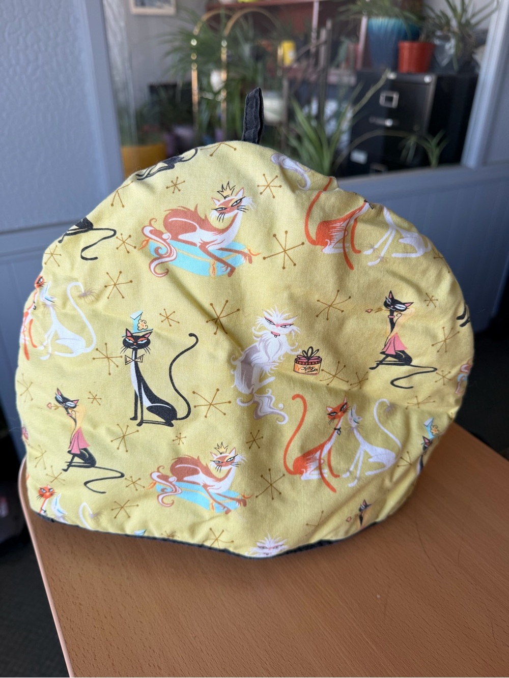 Retro Cat Pattern Tea Cozy